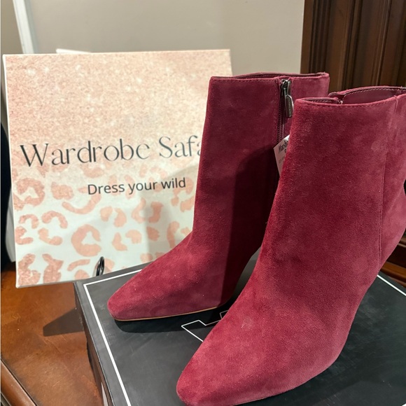Elegant Burgundy Suede Ankle Boots - Picture 2 of 4